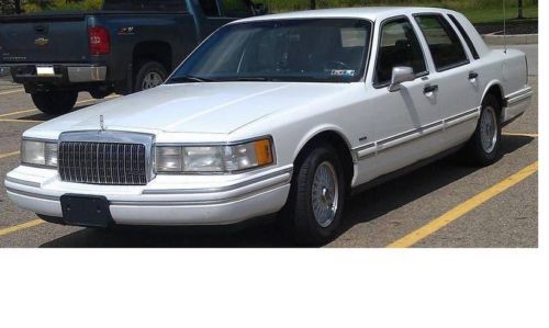 1993 lincoln town car executive sedan 4-door 4.6l