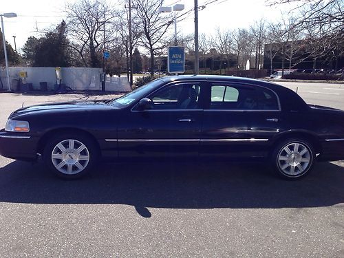 2005 lincoln town car executive l sedan 4-door 4.6l