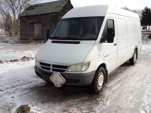 2005 dodge sprinter 2500 super high ceiling runs and drives bad motor!!! cheap!!