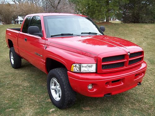 4x4! quad cab! sport pkg! off-road pkg! 5.9 magnum v-8! 80k miles! exceptional!