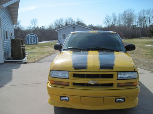 2002 chevrolet s10 xtreme standard cab pickup 2-door 2.2l