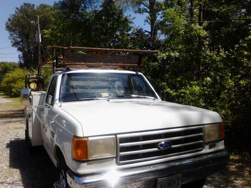 F350 dulley service truck, pick up, with heavy duty ladder rack