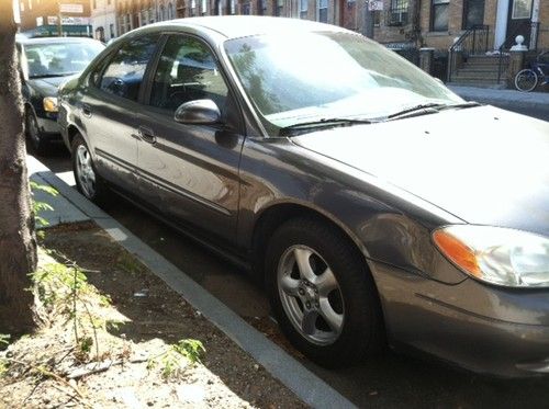 Ford taurus ses sedan 2002 - v6 - 104,000 mi.