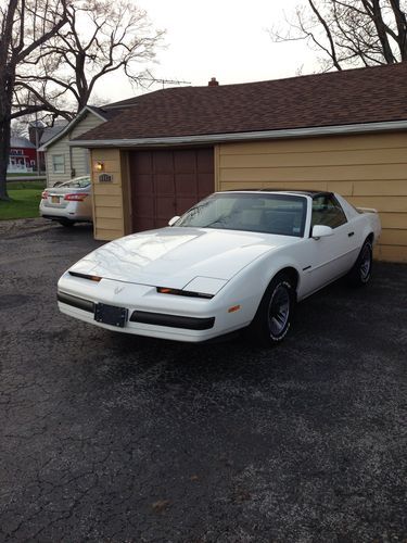 1989 pontiac firebird base coupe 2-door 5.0l