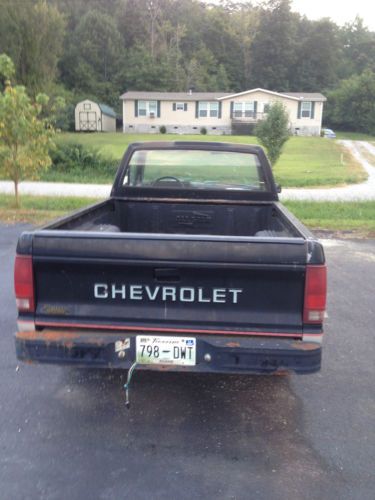 1989 chevrolet s10 base standard cab pickup 2-door 2.5l