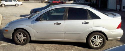 2000 ford focus lx sedan 4-door 2.0l