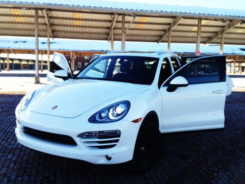 2011 porsche cayenne artic white black interior only 17k miles