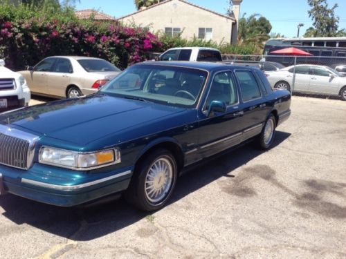 1997 lincoln town car signature sedan 4-door 4.6l