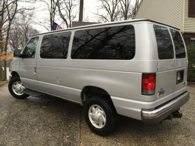 Ford e-series van e-350 xlt 12 passenger van