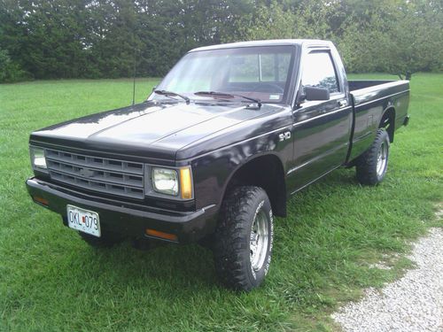 1984 black s10 7'bed body lift rebiult motor