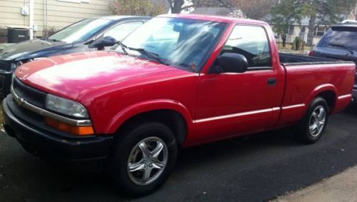 2003 chevrolet s10 base standard cab pickup 2-door 2.2l