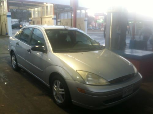 2002 ford focus se sedan 4-door 2.0l