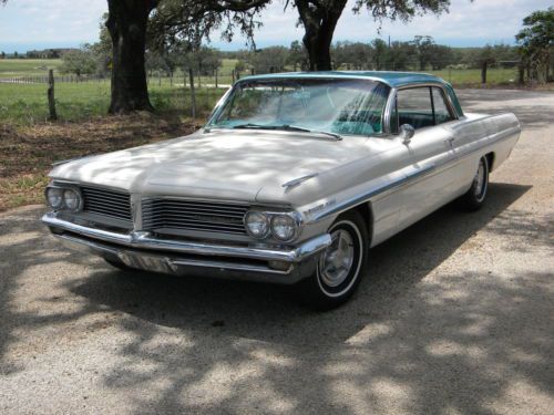 1962 pontiac bonneville. 389 beautiful automobile with tri color interior.